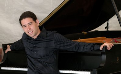 El pianista cubà Alfredo Rodríguez interpretarà la Rhapsody in Blue, en col•laboració amb el Festival de Jazz de Barcelona. © Chuck Gee