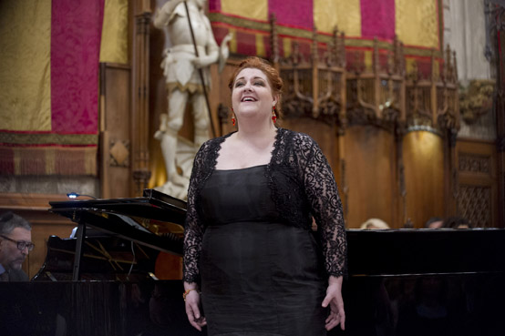 La soprano nordamericana Tamara Wilson, guanyadora del Concurs Viñas el 2011, va oferir un recital al Saló de Cent de l'Ajuntament de Barcelona