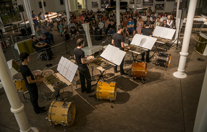 Imatge d’una actuació de Frames Percussion a la Fundació Tàpies, l’any 2014. © Miquel Àngel Vich Bonada