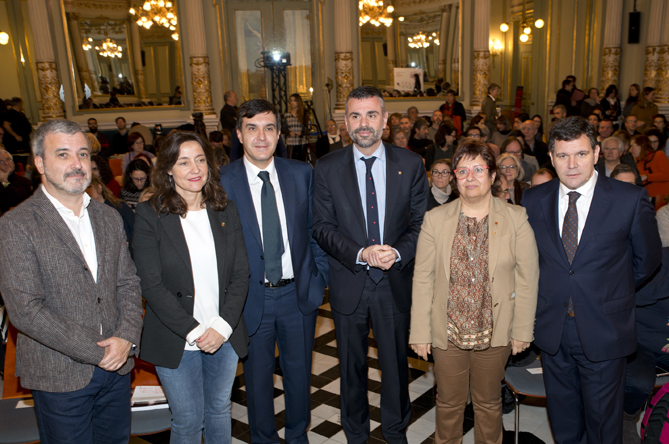 A la presentació hi van assistir (d’esquerra a dreta): Jaume Collboni, tinent d’Alcaldia d’Empresa, Cultura i Innovació; Mercè Conesa, presidenta de la Diputació de Barcelona; José Luis Ayllón, secretari d’Estat de Relacions amb les Corts; Santi Vila, conseller de Cultura; Dolors Bassa, consellera de Treball, Afers Socials i Famílies; i Roger Guasch, director general del Gran Teatre del Liceu. © Stephan Zähring