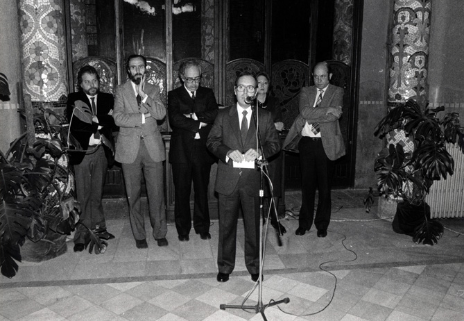 Pere Artís i Benach en la presentació de la «Revista Musical Catalana», l’any 1984, a la Sala Lluís Millet del Palau de la Música Catalana. © Pau Barceló/arxiu RMC